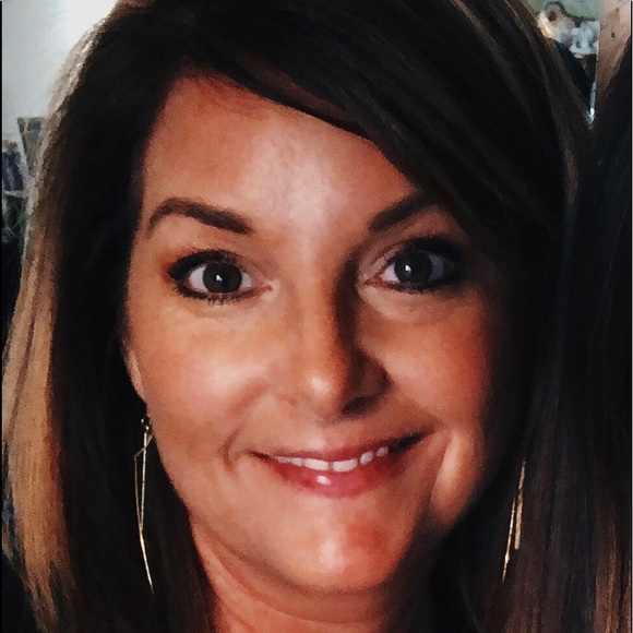 Meet your Posher, Jennifer - Picture 1 of 1